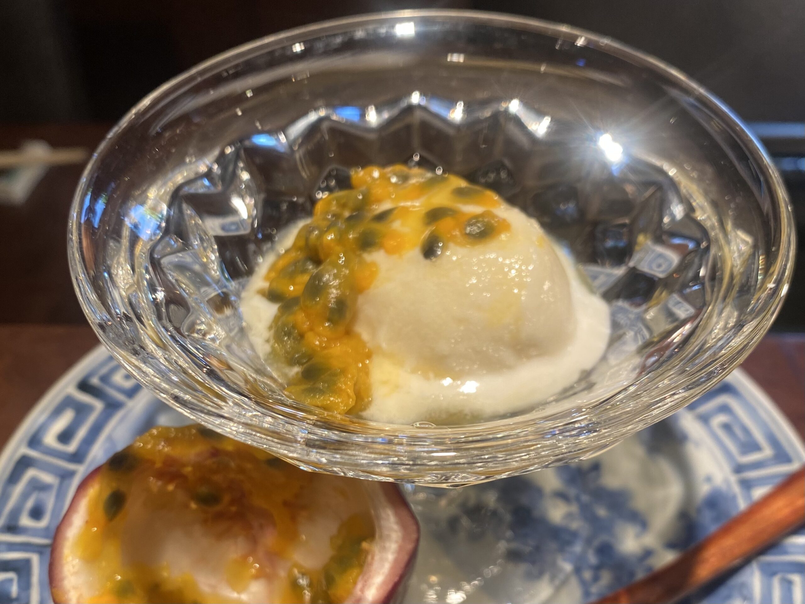 自家製豆乳アイスパッションフルーツを添えて